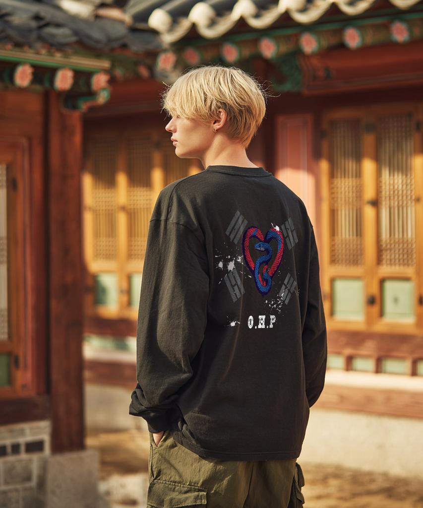 OHP Ohpxaidaeve Btaegeuk Snake Crew Neck Long Sleeve T-Shirt