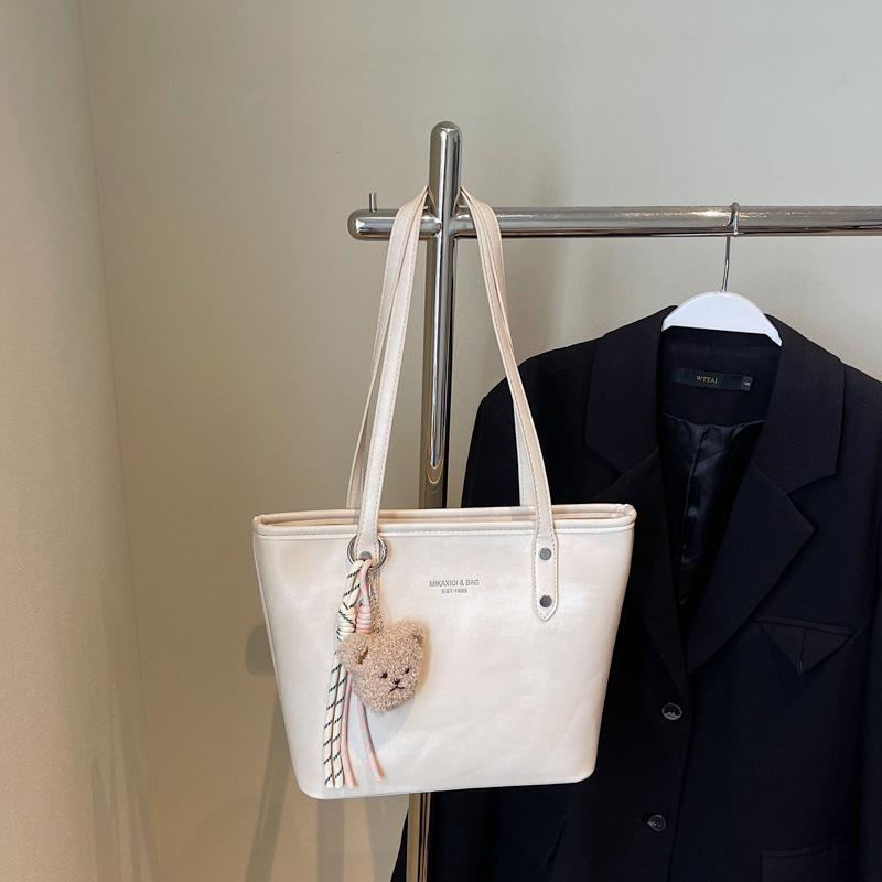 Large-capacity commuter bag women's 2025 spring new fashion shoulder tote bag Korean version portable underarm bag