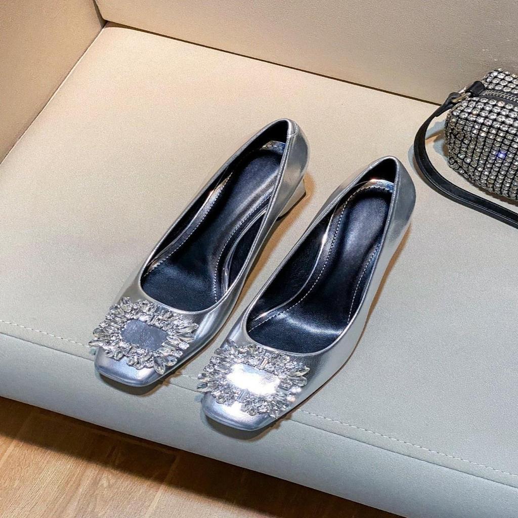 Sølv high-end tykkhælede single sko dame 2024 nye firkantet tå rhinestone temperament fransk liten duftende stil lavhælede høyhælede sko