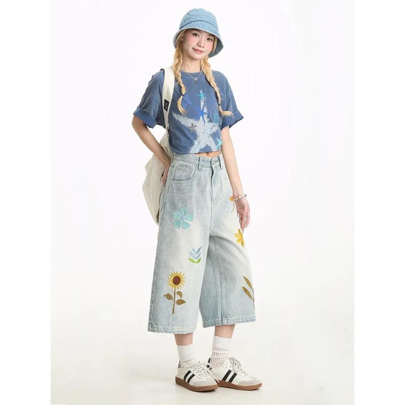 Женские джинсы-каприсы широкие, светло-голубой деним, с цветочной вышивкой, повседневные, укороченные S