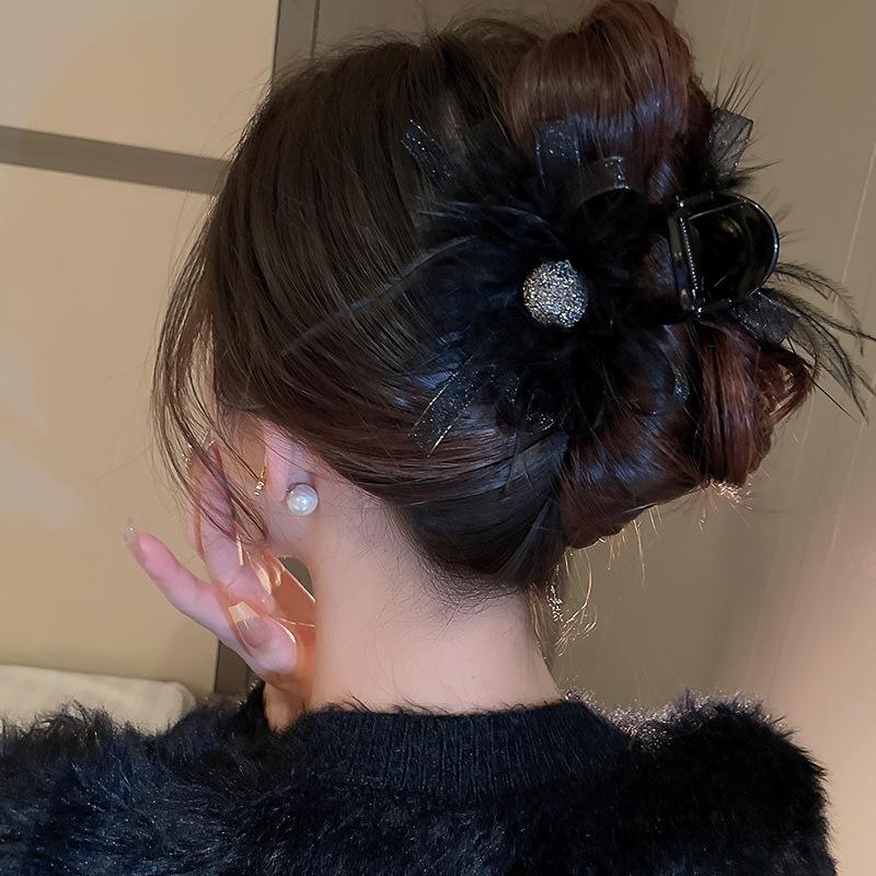 Love pearl feather hairpin Dongdaemun fashion design sense grab clip personality new versatile hair accessories