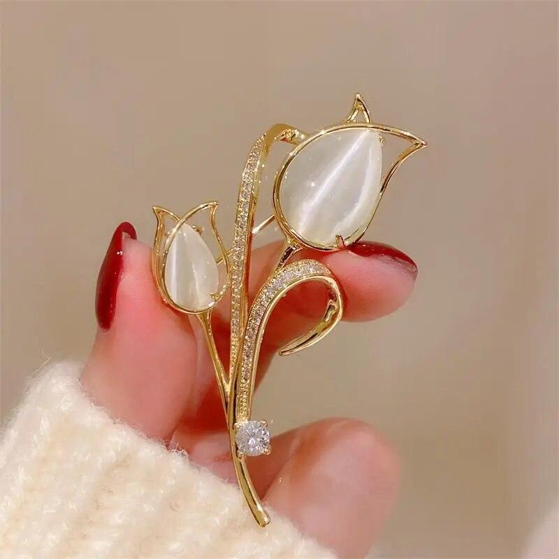 Luxury Golden Wheat Metal Brooch for Women Suit Sweater Stylish Lapel Pins Exquisite Rhinestones Jewelry Accessories Couple Gift