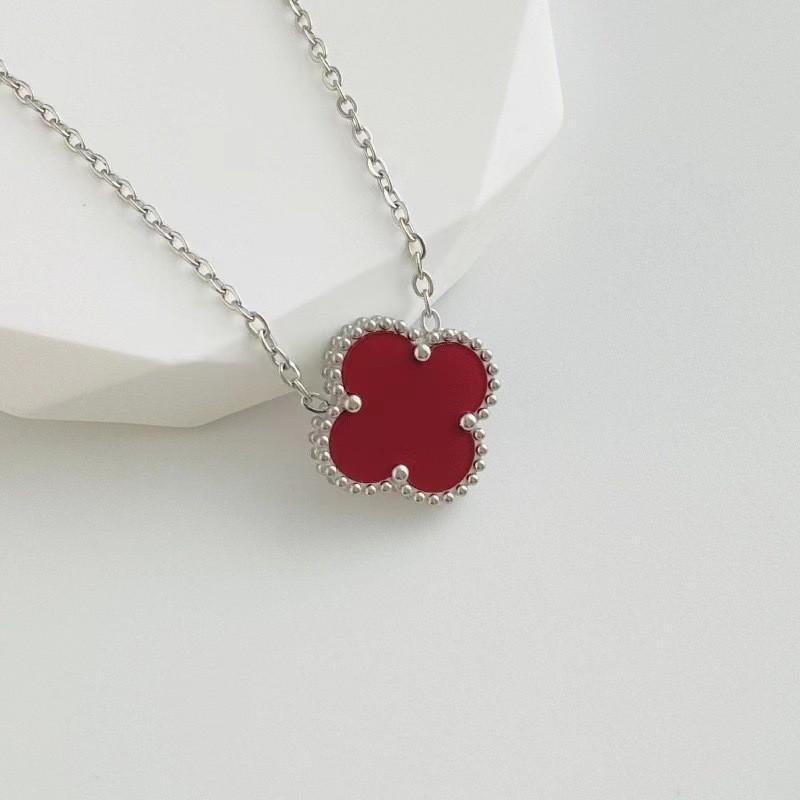 High-Quality Stainless Steel Four-Leaf Clover Necklace - Fashionable Light Luxury Women's Clavicle Chain, 15MM Charm