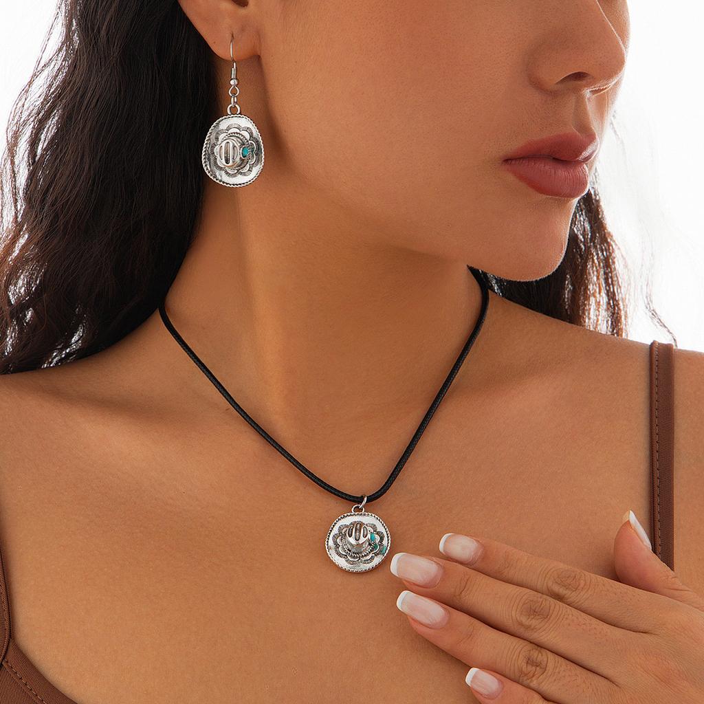 Vintage Turquoise Hat Necklace Female Necklace Personality Ethnic Wind Metal Elbow Flannel Necklace