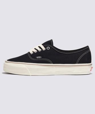 Authentic Reissue 44 - Black: Marshmallow VN000CT71KP1