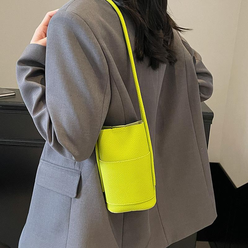 Simple niche design versatile mobile phone bag women's lychee pattern texture casual commuting solid color PU messenger bag