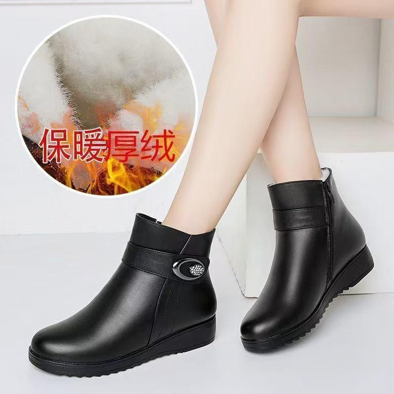 Snow boots winter new soft leather boots elderly flat mother short boots velvet warm women's cotton shoes