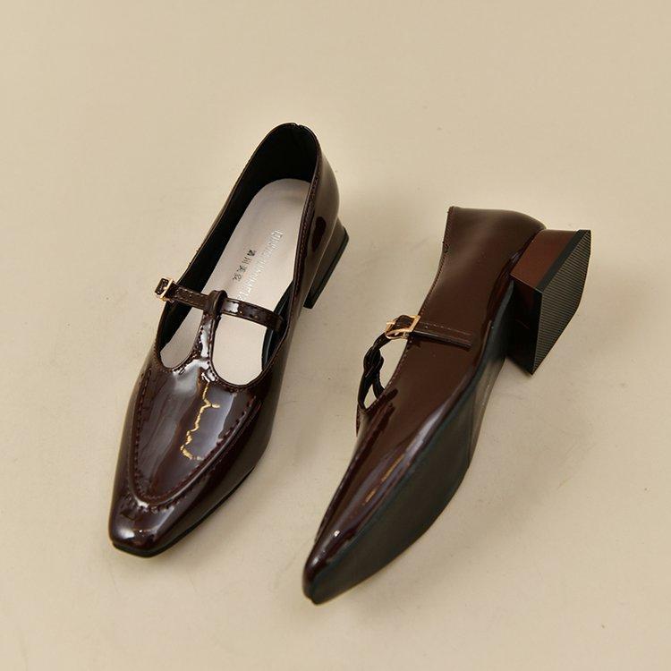 

Yanju retro single shoes women s 2025 new spring pointed thick heel high heel Mary Jane French gentle wind evening shoes 39