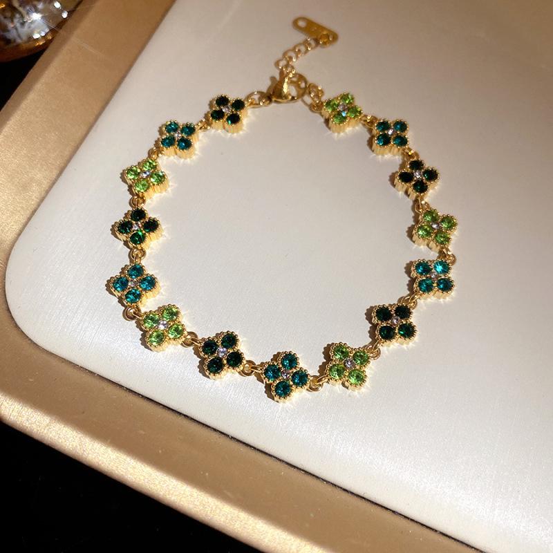 Bracciale Quadrifoglio Zircone Cuore - Gioiello Elegante e Versatile per Donna