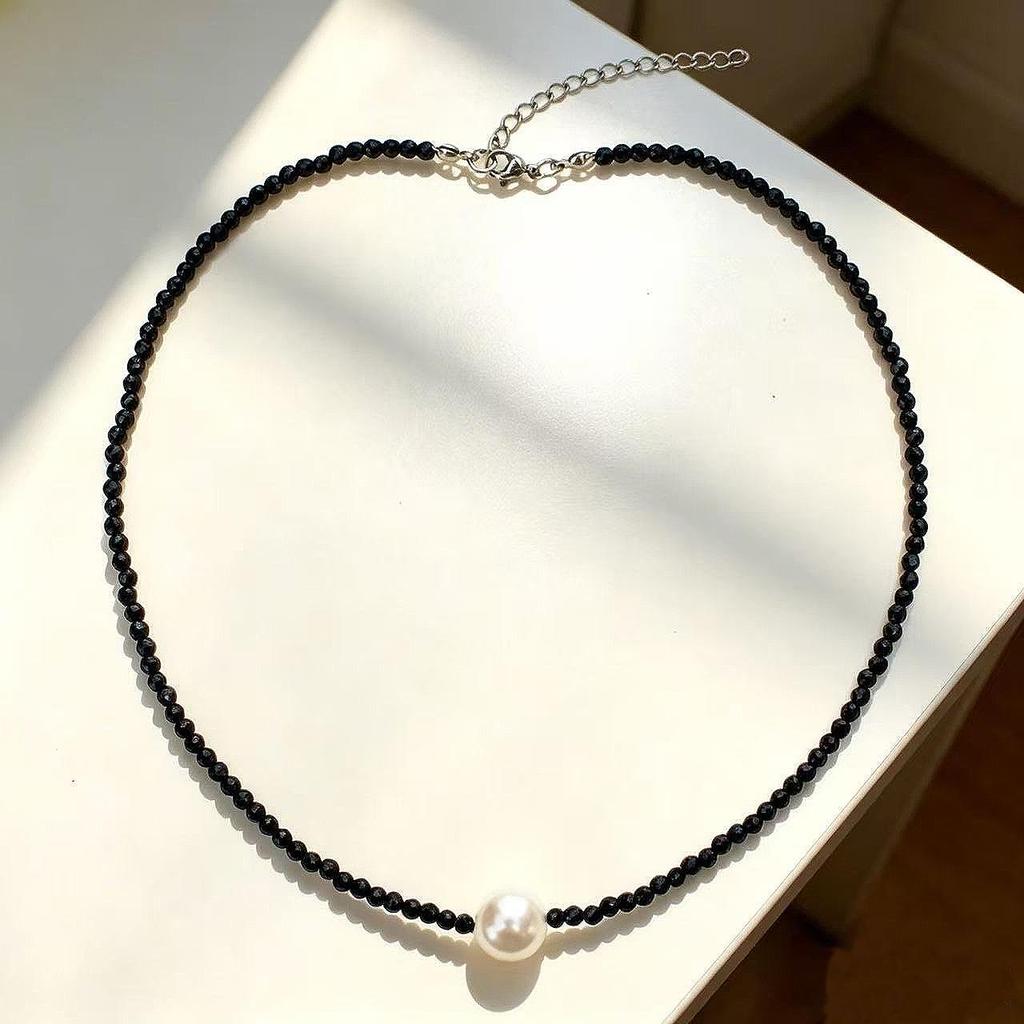 Fashionable Black Crystal Spinel Necklace - Korean Style Short Clavicle Chain for Daily Wear