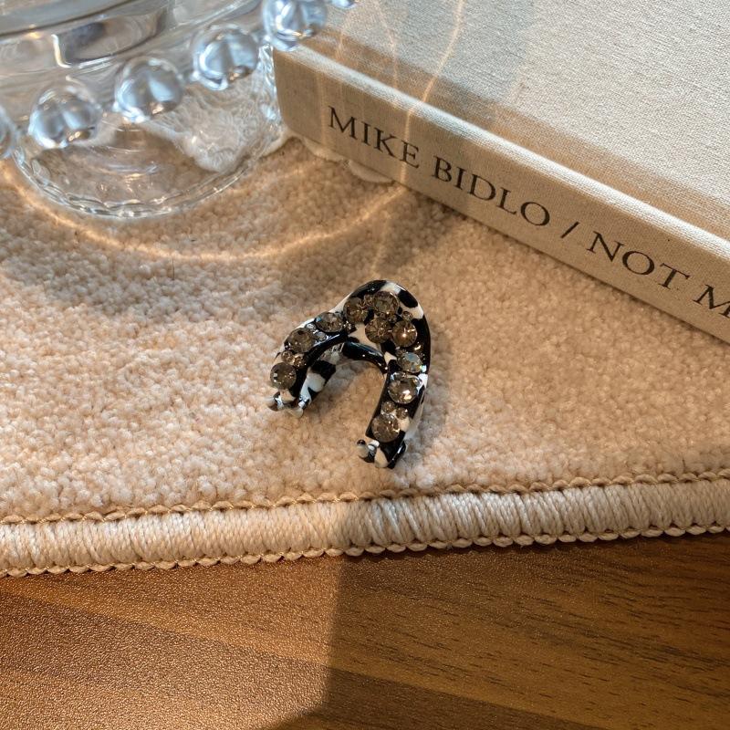 

Elegant Crystal-Encrusted U-Shaped Hair Clip, Premium Hair Clip, Vintage-Inspired Ponytail Holder