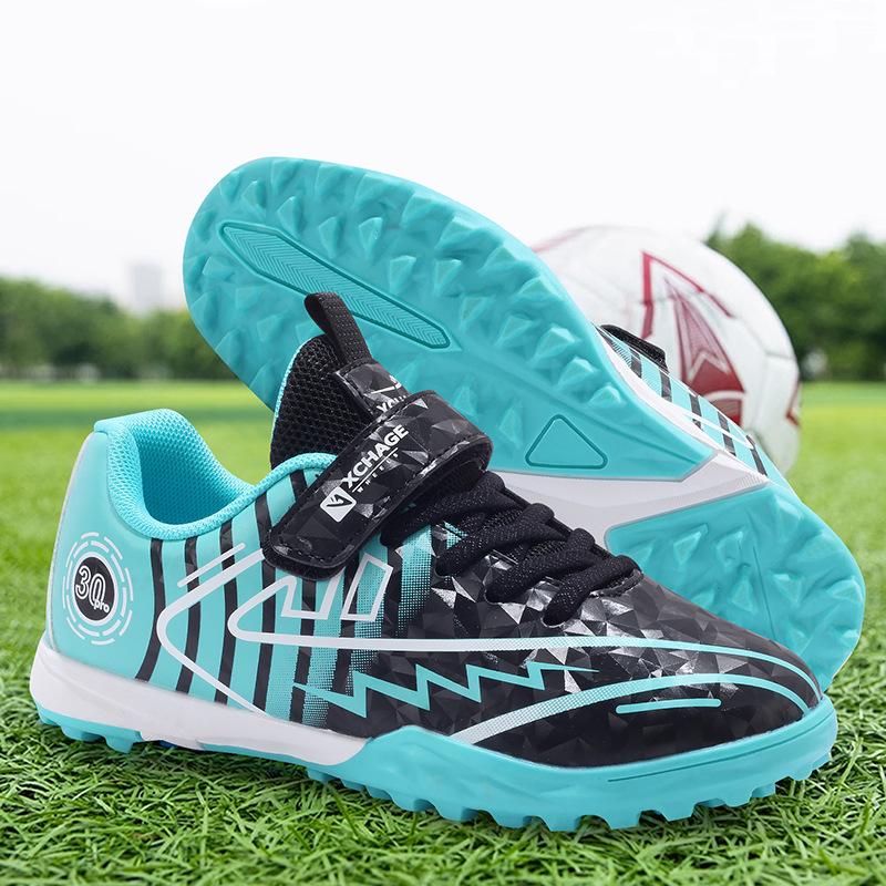 One piece 2025 children's primary school students flat football shoes girls broken nails youth sports shoes competition shoes