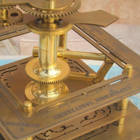 45,72 cm Orrery Heimdeko Sonnensystemmodell Perfektes Einzugsgeschenk, Geschenk für Ehemann, Tellurium, Elegante Funktionelle Dekoration