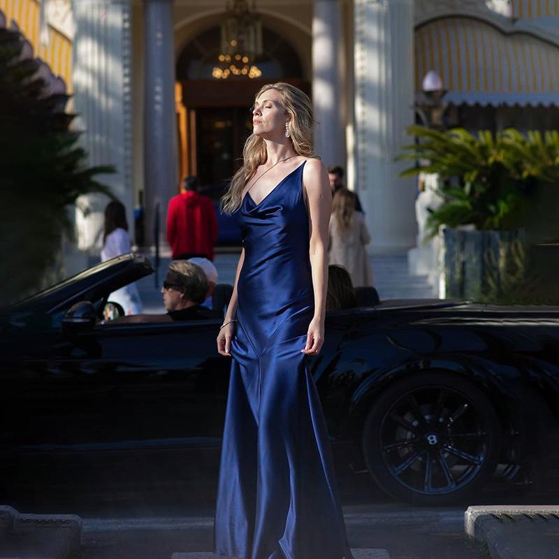 Φόρεμα Ανοιξιάτικο Γυναικείο Σικ Σικ Σέξι Ασύμμετρο με Ασημί Τιράντα Slingneck