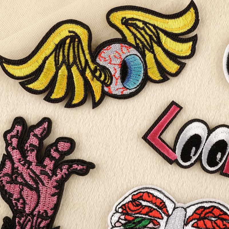Patch in Tessuto e per Scarpe Ricamato Personalizzato con Design Bulbo Oculare – Emblema per Abbigliamento Personalizzato e Accessorio Etichetta