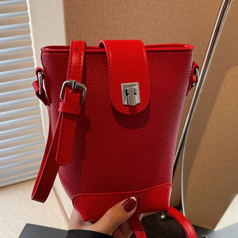 2025 Spring and Summer New Fashion Foreign Messenger Bag Beautiful Simple Bucket Bag Women's Korean Version Niche Casual Shoulder Bag