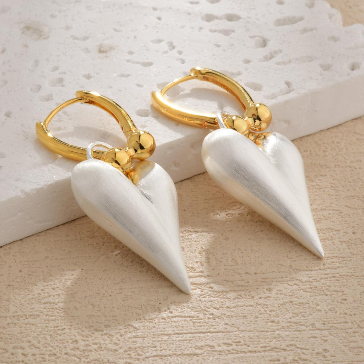 New European and American Contrasting Brushed Peach Heart Copper Plated Real Gold Light Luxury High-end Earrings