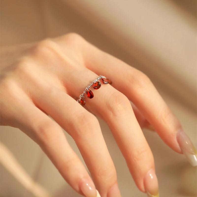 Stylish Elegant And Adjustable Finger Ring For Women With Chic Fringed Design And Modern Appeal