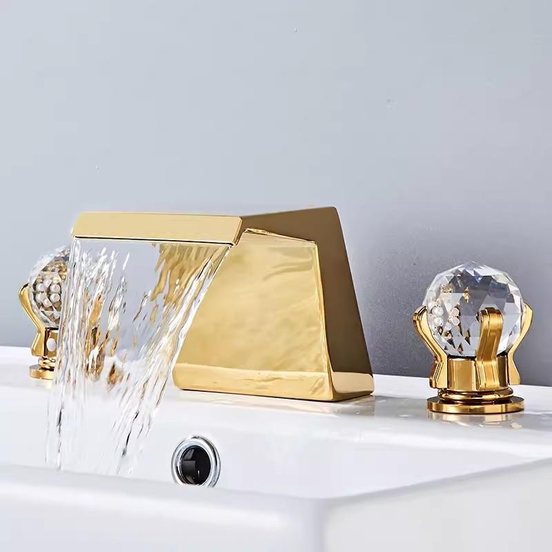 

Матовый золотой смеситель для ванной комнаты, латунный черный смеситель для раковины, хрустальные смесители для раковины, 3 отверстия для горячей и холодной воды, водопадный кран золотой