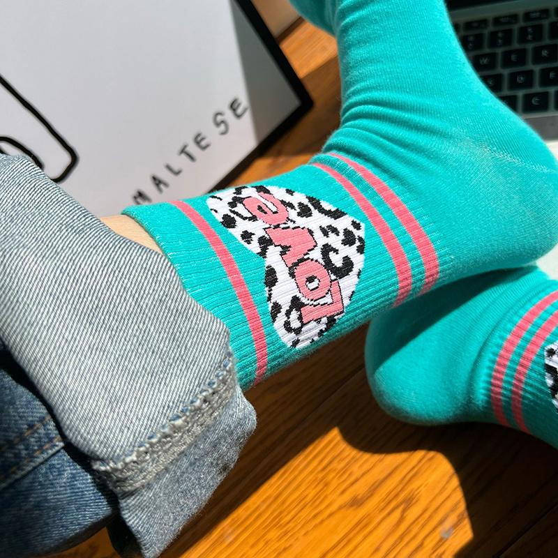 Cute Female Spring and Autumn American retro personality mid-tube socks art college wind sports socks cotton socks