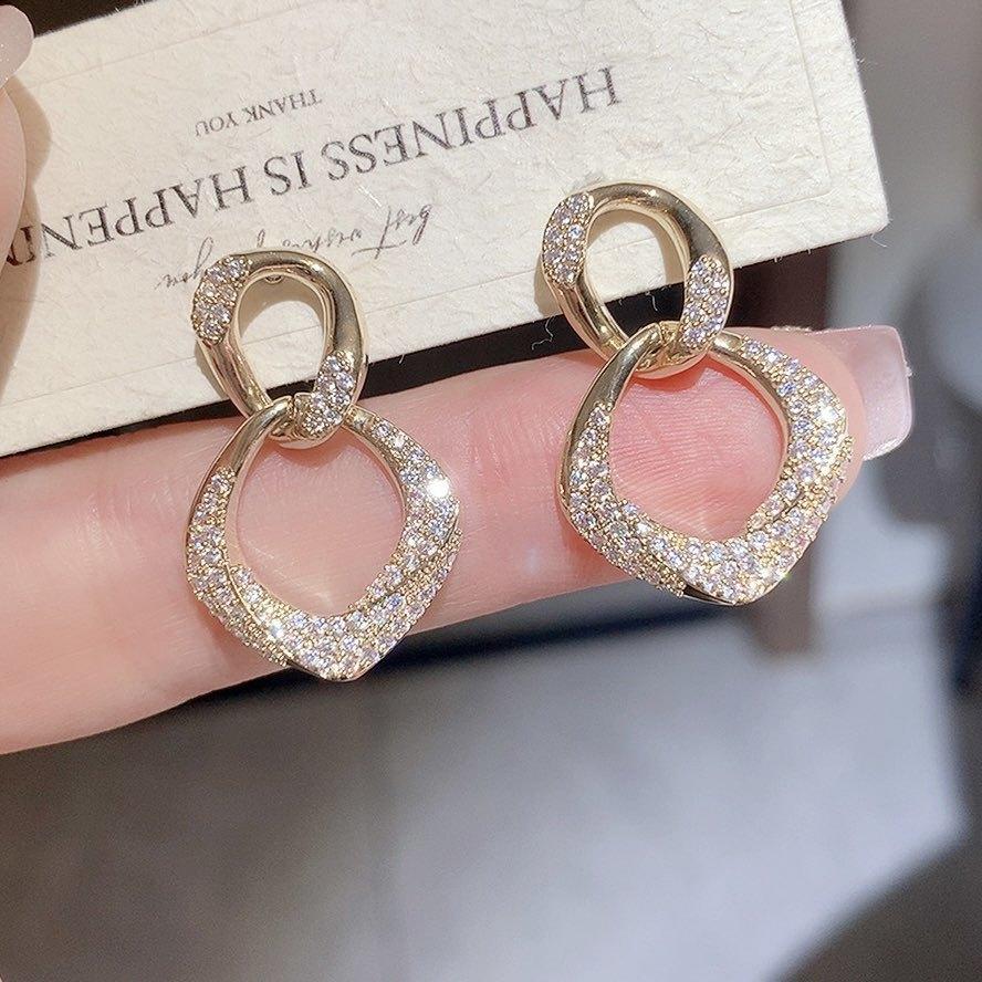 Retro Light Luxury Versatile High-end Ring Buckle Earrings Exquisite Fashion Simple Super Sparkling Earrings for Women