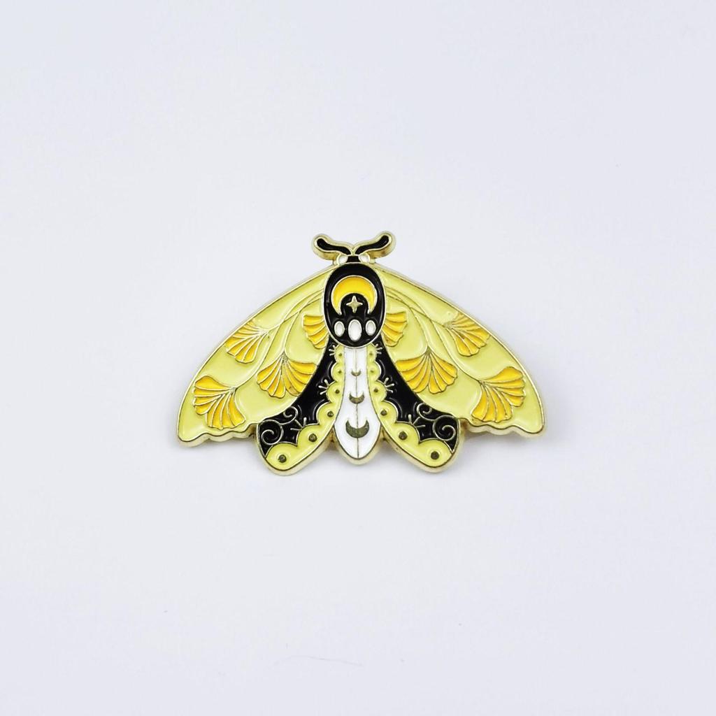 Creative Butterfly Brooch: Cartoon Insect Metal Badge with Oil Drip for Backpack and Clothing