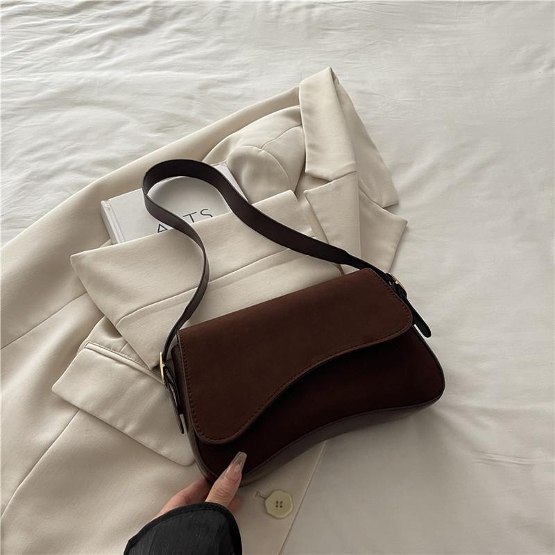 

Сумка премиум-класса женская 2025 осень новая сумка-подмышка для通勤, модная простая нишевая дизайнерская наплечная сумка-подмышка