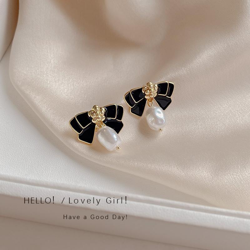 Korean Style Fashion Pearl Camellia Earrings For Women Girls Crystal Pendant Jewelry Lady Trendy Vintage Accessories Ear Rings