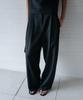 Beullaengkeulumumeon Sway Two-Pleat Pants_Black