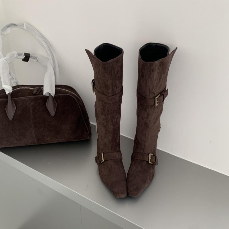 

2025 autumn and winter new French retro inner heightening pointed high knight boots women s versatile suede boots 40 темно-коричневого кольору