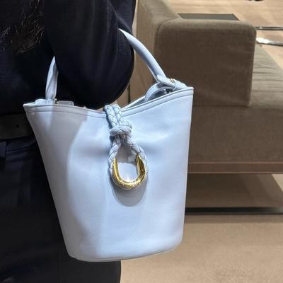 Jarní a letní nová kbelíková taška jednoduchá všestranná retro kabelka módní všestranná crossbody dámská taška