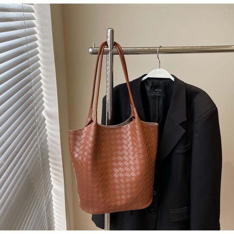 Fashion retro trend spring new casual simple niche design tote women's bag shoulder bag