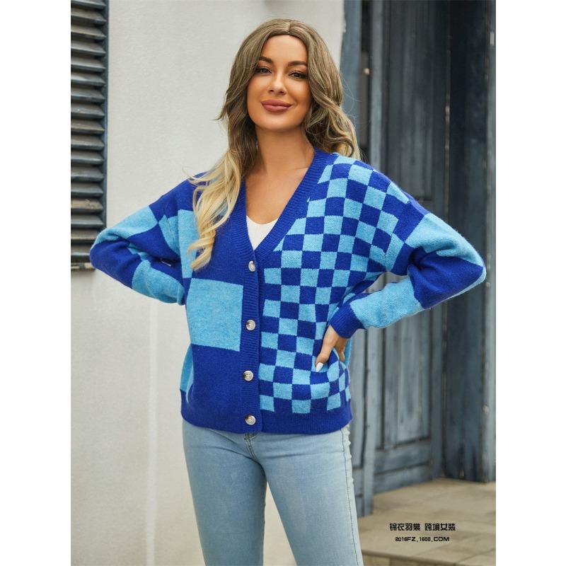 Dámský pletený svetr s kostkovanou patchworkovou pletenou svrchní vrstvou