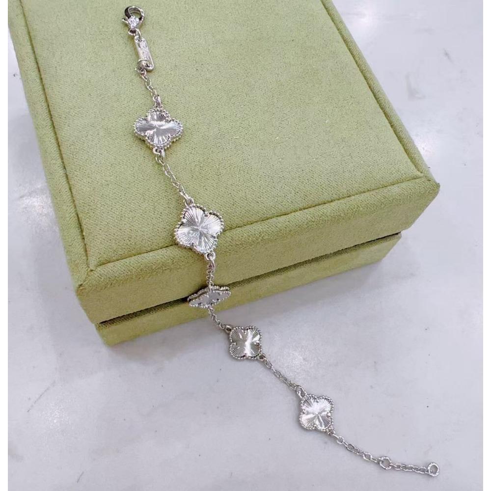 Neues Mini-Fünfblüten-Armband mit vierblättrigem Kleeblatt Schlichtes und modisches Nischenarmband