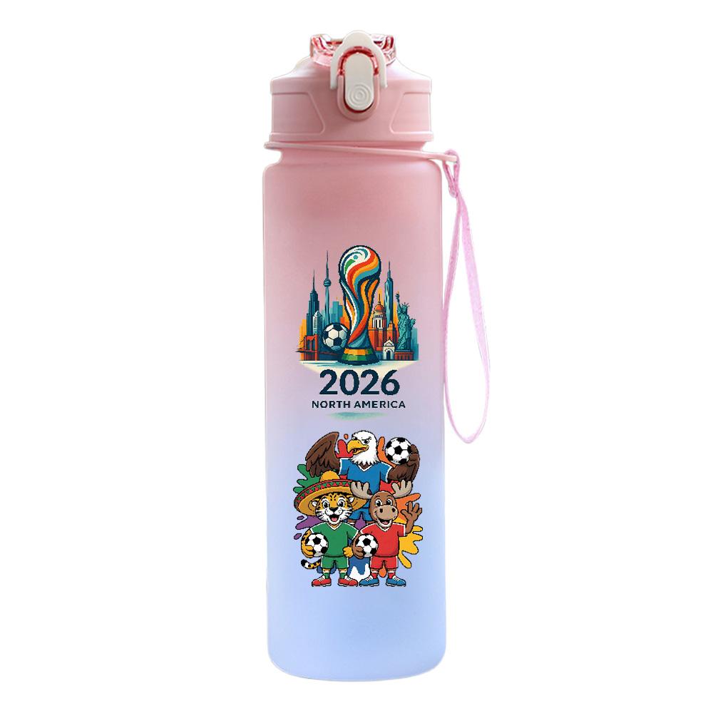 

Кубок мира по футболу FIFA 2026 Водяная кружка Большая емкость Уличная портативная бутылка для питья с веревкой Подарок для мальчиков и девочек Бутылка для воды для фанатов футбола