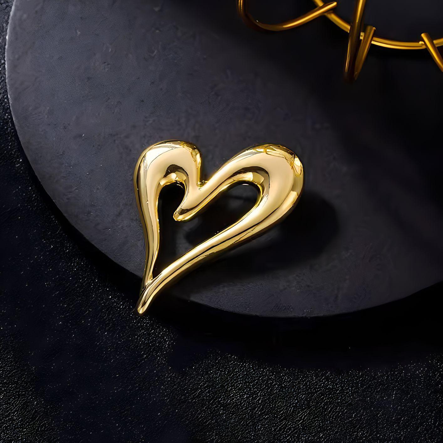 

Xiaoxiangfeng Модная металлическая нишевая дизайнерская брошь Love Brooch Простая и милая высококачественная женская полая булавка Универсальные аксессуары