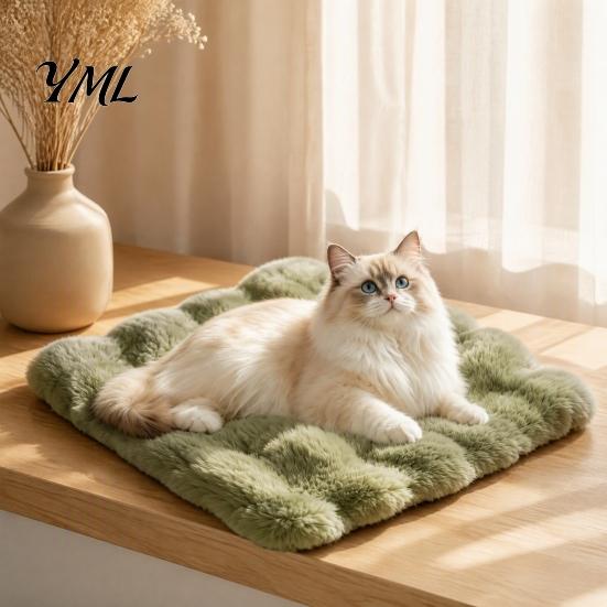 Anti-slip Pet Mat for Puppy Faux Fur Mat, Soft Warm Cat Sleeping Pad with Non-slip Bottom, Cozy Crates Self-Warming Fuzzy Bed Dogs Cats, Machine