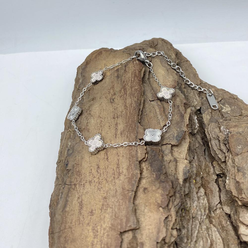 

Браслет из титановой стали 9 мм Клевер между партиями , 5 цветков, узор звезда , браслет клевер на удачу