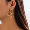 Minimalist Hollow Floral Asymmetrical Design Earrings For Women, Suitable For Daily, Vacation, Date, Couple Gift