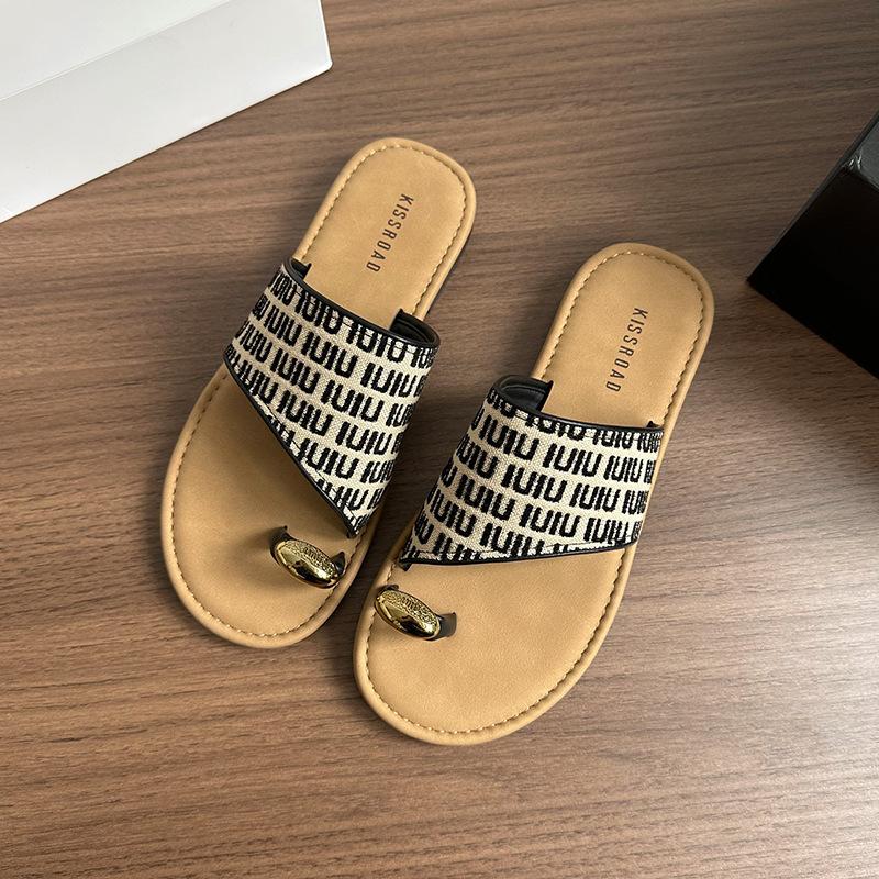 

2025 spring and summer new European and American simple fashion outer wear sandals foreign trade flat bottom one word beach casual slippers women 40 чёрный