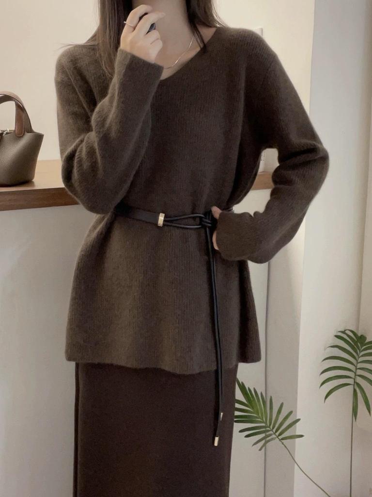 Korean-Style Loose Fit Wool Knit Sweater for Women – Belted, V-Neck, Long Sleeve, Plus Size, Mid-Length.