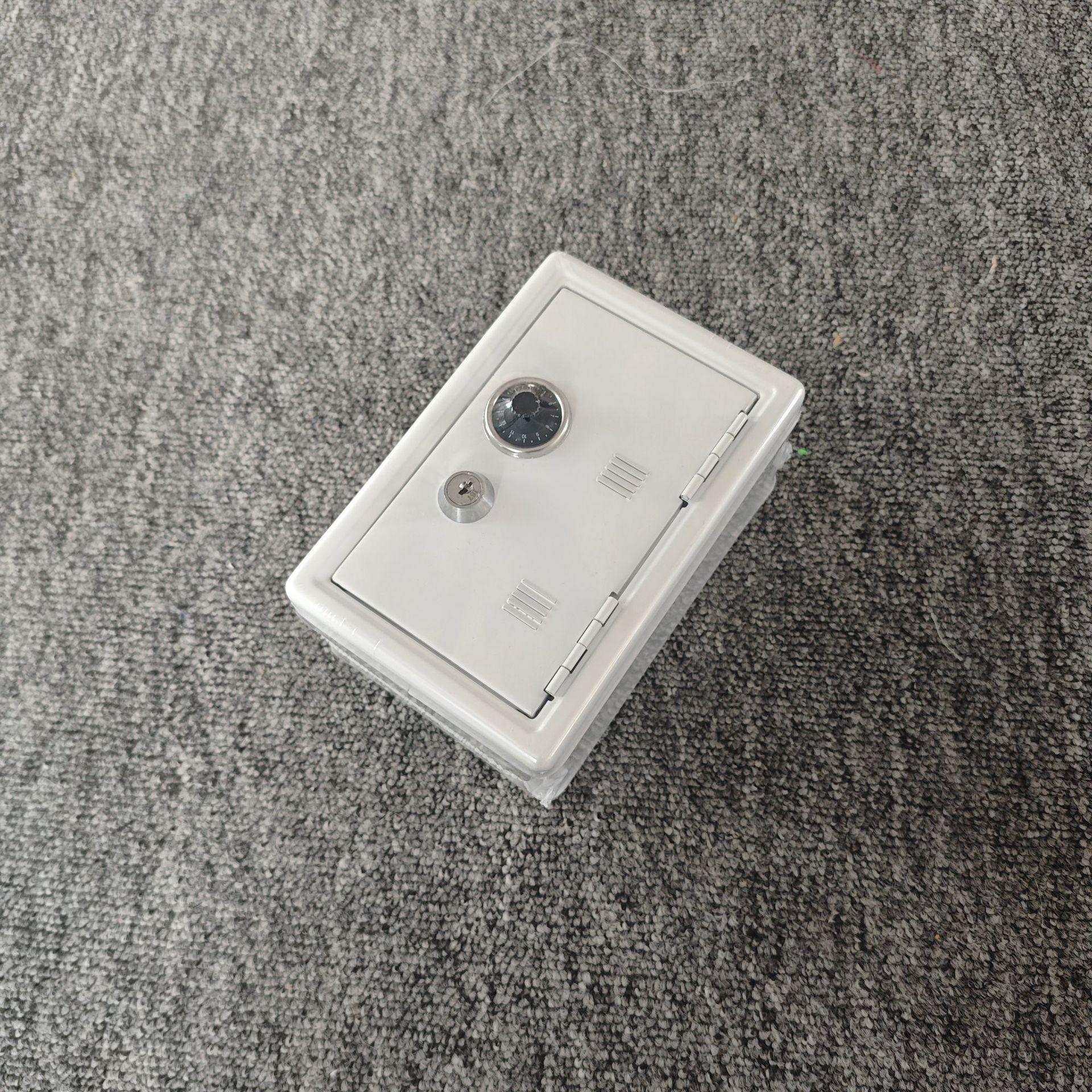 Запираемая мини-копилка в виде свиньи: Креативная металлическая копилка для детей