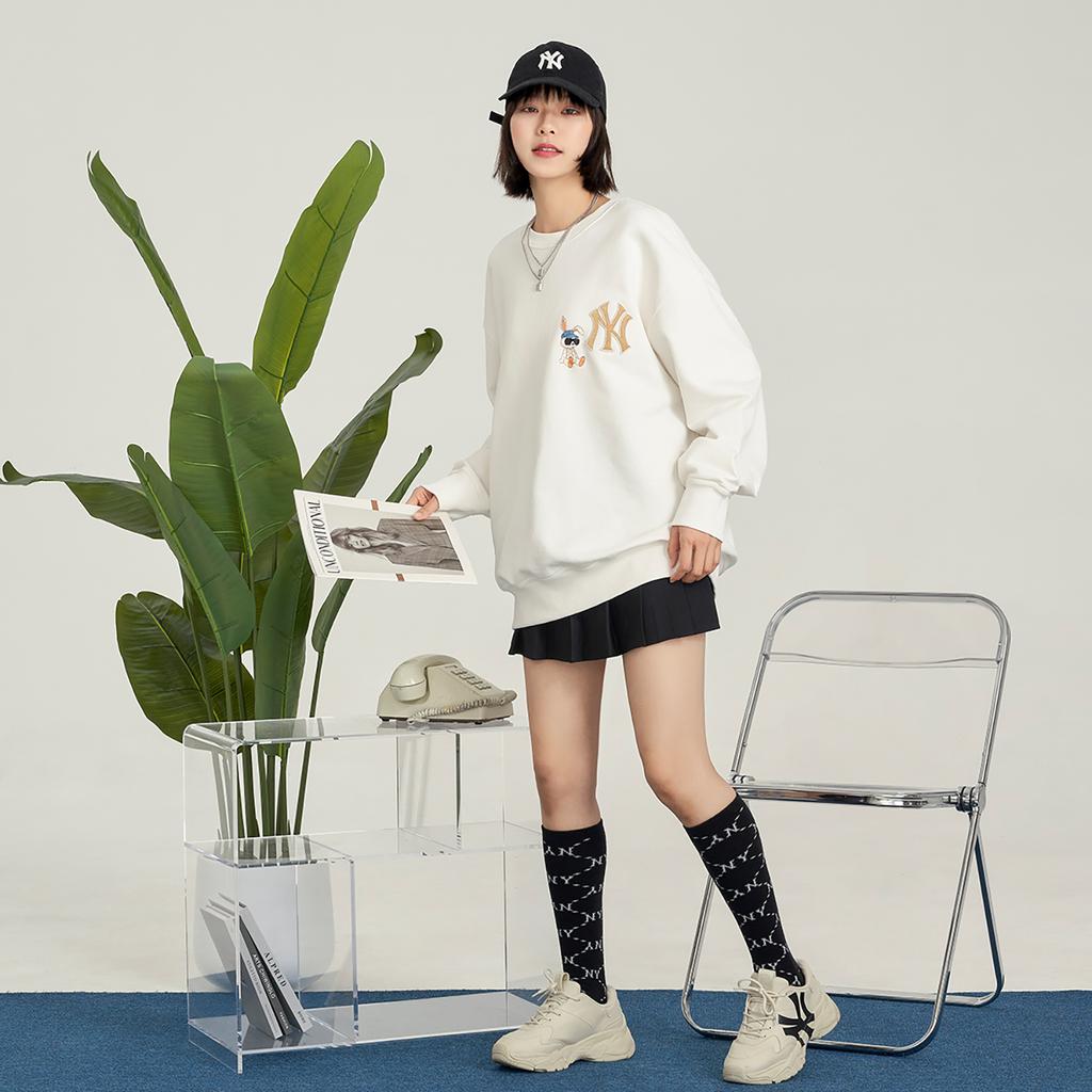 MLB New York Yankees Cartoon Rabbit Print Loose Crewneck Long Sleeve Sweatshirt Unisex sweatshirt Cream 3AMTQ0131-50CRS