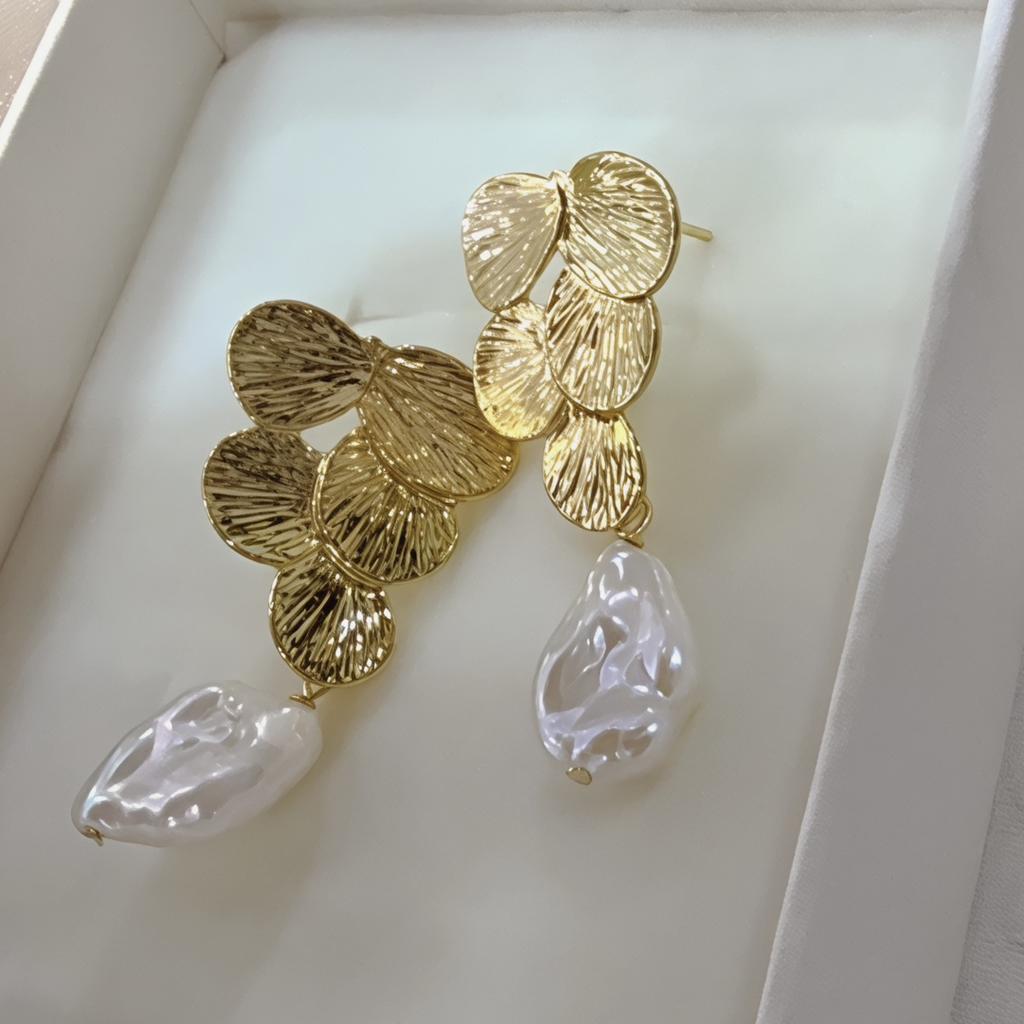 Lanyun Design, Natural Freshwater Pearl Keshi Petal Earrings, High-end French Stud Earrings, Female Silver Needle Grape Leaf