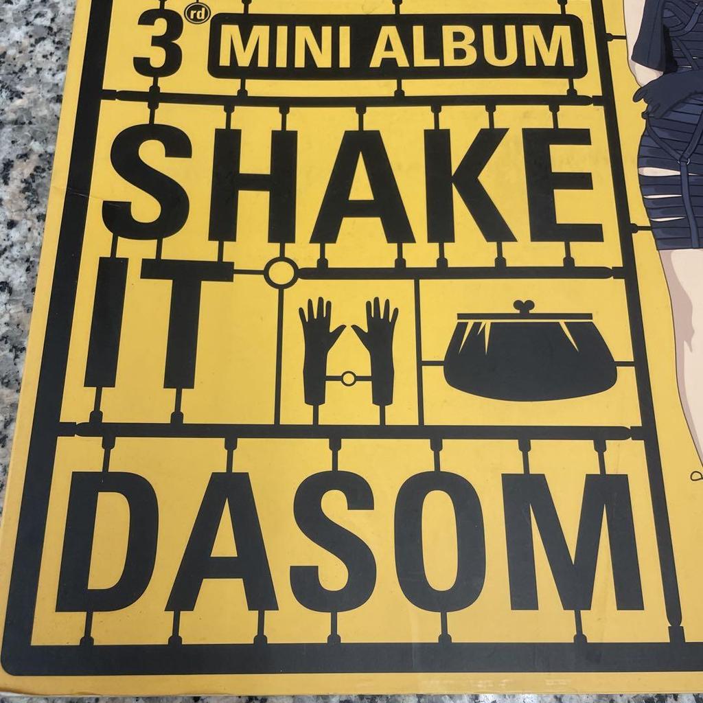 [USED] SISTAR SHAKE IT Korean Edition CD 3rd Mini Album Accessories Discount