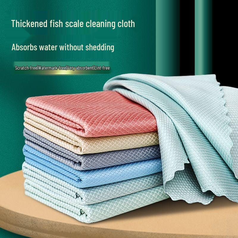 Water-Absorbent, Lint-Free Glass Cleaning Cloth for a Streak-Free Shine On Cars, Mirrors, and More