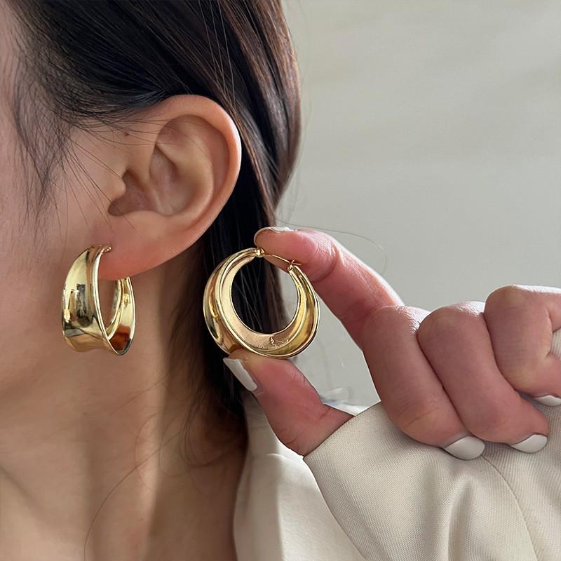 Women's Luxury Textured Metal Hoop Earrings - Versatile Niche Design