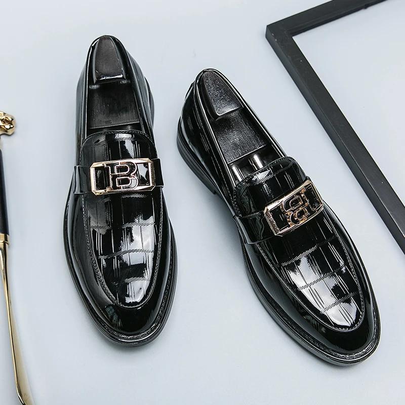 Luxury Designer New Pointed Metal Decoration Loafers Man Shoes for MenFormal Wedding Prom Dress Shoes Men