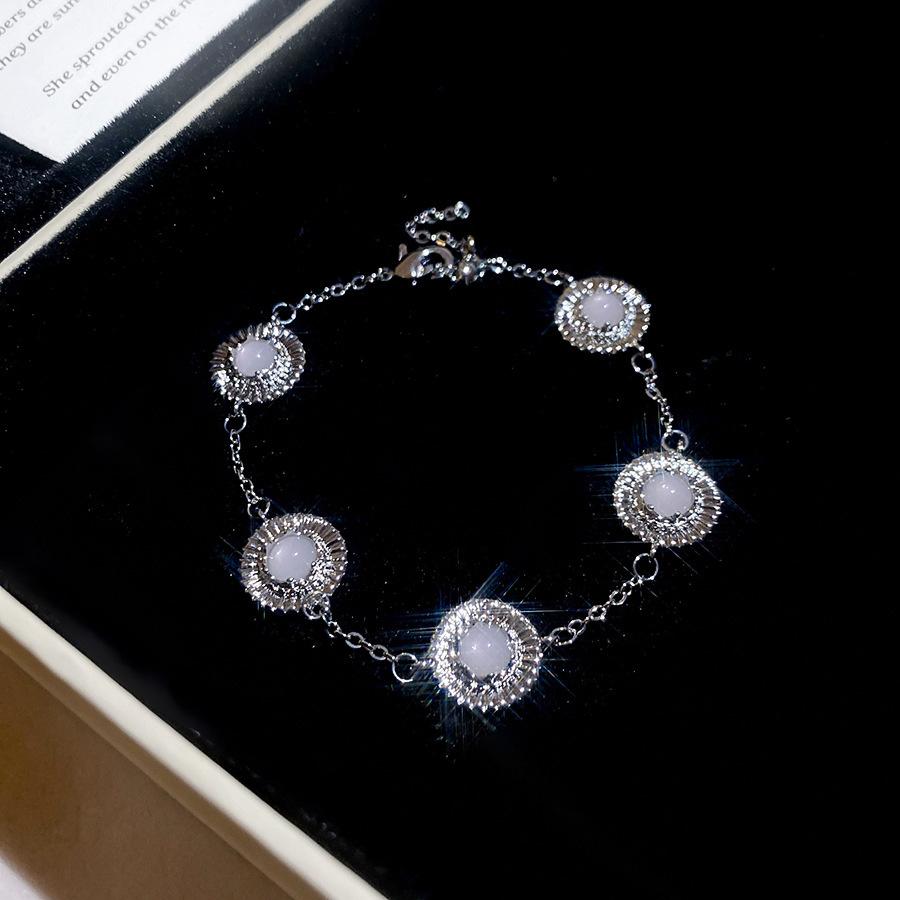 French temperament cold wind zircon star pearl bracelet light luxury bracelet sweet versatile jewelry