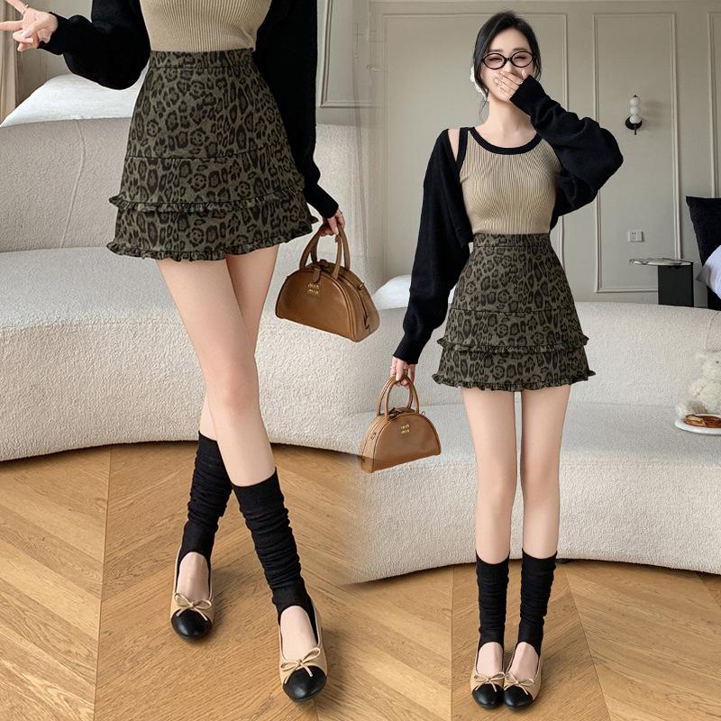 

Women s Suede Leopard Print Ruffle Trim A-Line Skirt Shorts - Autumn Winter Collection Small зелёный